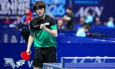 Leonardo Iizuka no Campeonato Mundial de tênis de mesa por equipes em vitória contra Hungria