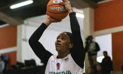 Na imagem, Monique Soares pronta para o arremesso, livre de marcação.