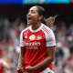 Olivia Smith comemora o gol do Arsenal sobre o Lyonnes na UEFA Women’s Champions League Reprodução/UEFA Women’s Champions League