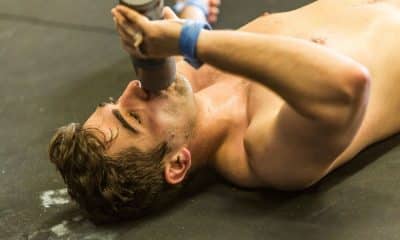 Pessoa treinando com intensidade excessiva, demonstrando esforço elevado ou exaustão