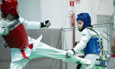 Na imagem, Poliana Silva se defendendo e contra atacando no combate.