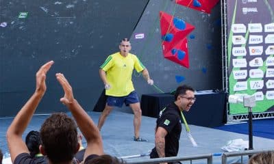 Na imagem, Rodrigo Hanada comemorando a subida que fez na semifinal, que lhe garantiu o título brasileiro.