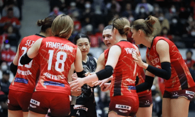 Rosamaria e Sabrina Machado com o Denso Airybees na Liga Japonesa de vôlei feminino