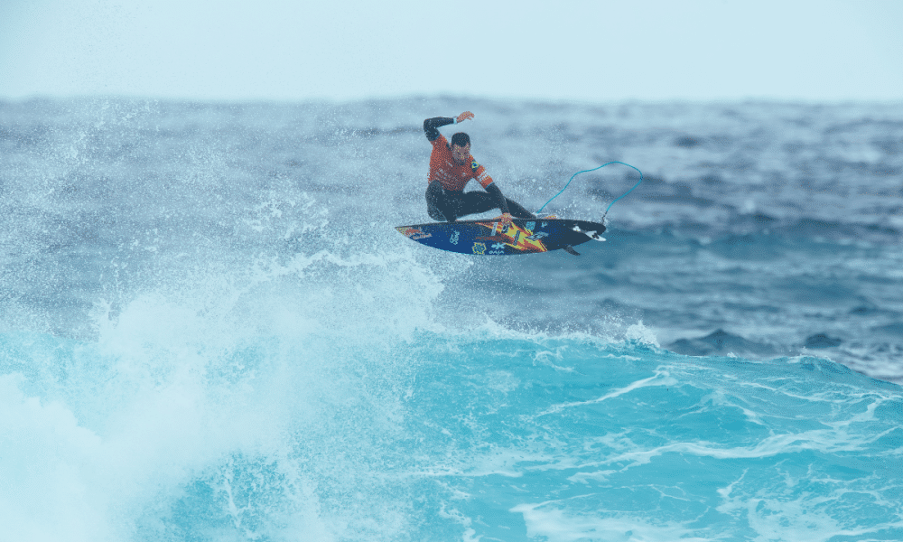 Ítalo Ferreira pega uma onda na etapa de Margaret River da WSL