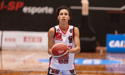 Maisa Marçal em quadra pelo Sesi Araraquara na LBF