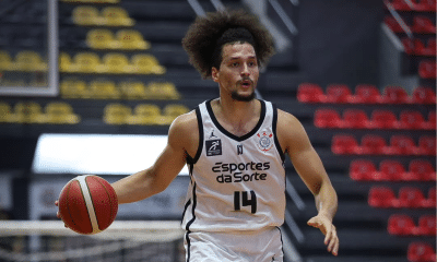 Rafa Munford em quadra pelo Corinthians no NBB