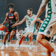 Georginho de Paula conduz a bola no jogo entre Sesi Franca e Bauru Basket no NBB