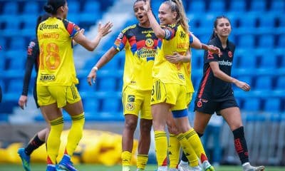 Na imagem, time do América (MEX) comemorando um dos gols da classificação.