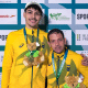 Os nadadores Arthur Xavier (à esq.) e Thomaz Matera com medalhas obtidas em Berlim | Foto: Giovanna chencci/CPB