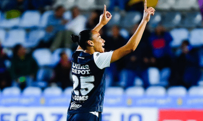 Aline Gomes fez lindo gol para abrir o placar para o Pachuca (Foto: Instagram @tuzasoficial)