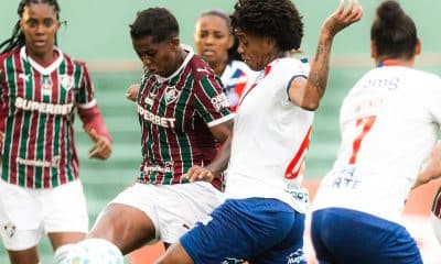 Na imagem, disputa pela bola no jogo entre Fluminense e Bahia.