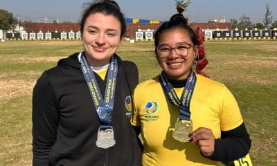 Na imagem, Graziela dos Santos (de amarelo), com Ana Clara Machado, com medalhas de ouro e prata, respectivamente.