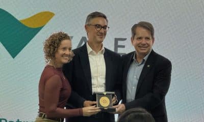 Gustavo Pimenta, presidente da Vale, entre Yane Marques e Marco La Porta durante lançamento do patrocínio ao COB (Fernando Gavini)