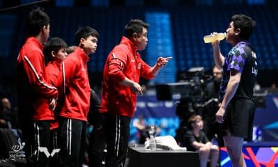 Liang Jingkun em derrota no Campeonato Mundial de Tênis de Mesa por Equipes