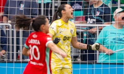 Na imagem, Lorena comemorando mais uma de suas defesas.