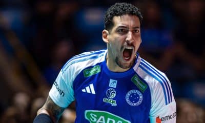 Rodriguinho comemora ponto do Sada Cruzeiro na final contra o Vôlei Renata na Superliga masculina