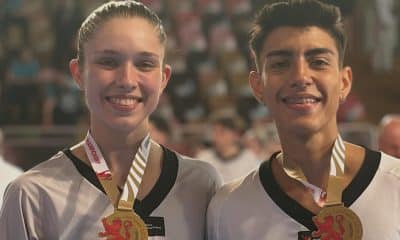 Na imagem, Sandy Macedo e Matheus Gilliard mostrando suas novas medalhas douradas.