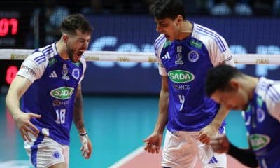 William comemora ponto do Cruzeiro na final da Superliga masculina contra o Vôlei Renata