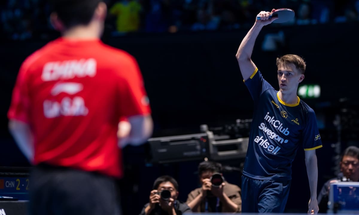 Anton Källberg vence Lin Shindong no Mundial de Tênis de Mesa por Equipes