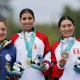 Glenda Morejón (ECU, prata), Kimberly García (PER, ouro) e Evelyn Inga (PER, bronze) no pódio dos 20km feminino da Marcha Atlética em Santiago-2023