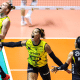 Adenízia comemora ponto do Praia Clube contra o Minas na final da Superliga Feminina