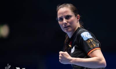 Sabine Winter na vitória da Alemanha sobre Hong Kong pelas quartas de final do Mundial de Tênis de Mesa por Equipes
